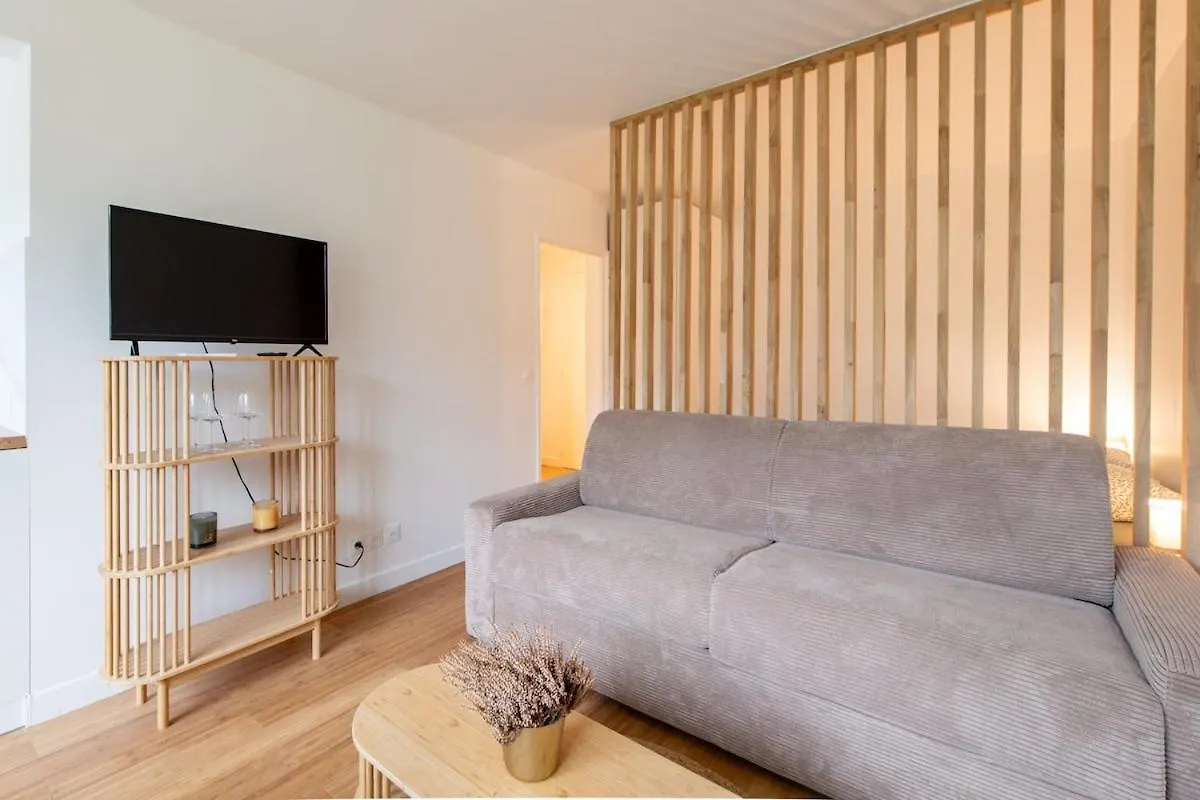 Geranimus Loire Quay Apartment Paris France